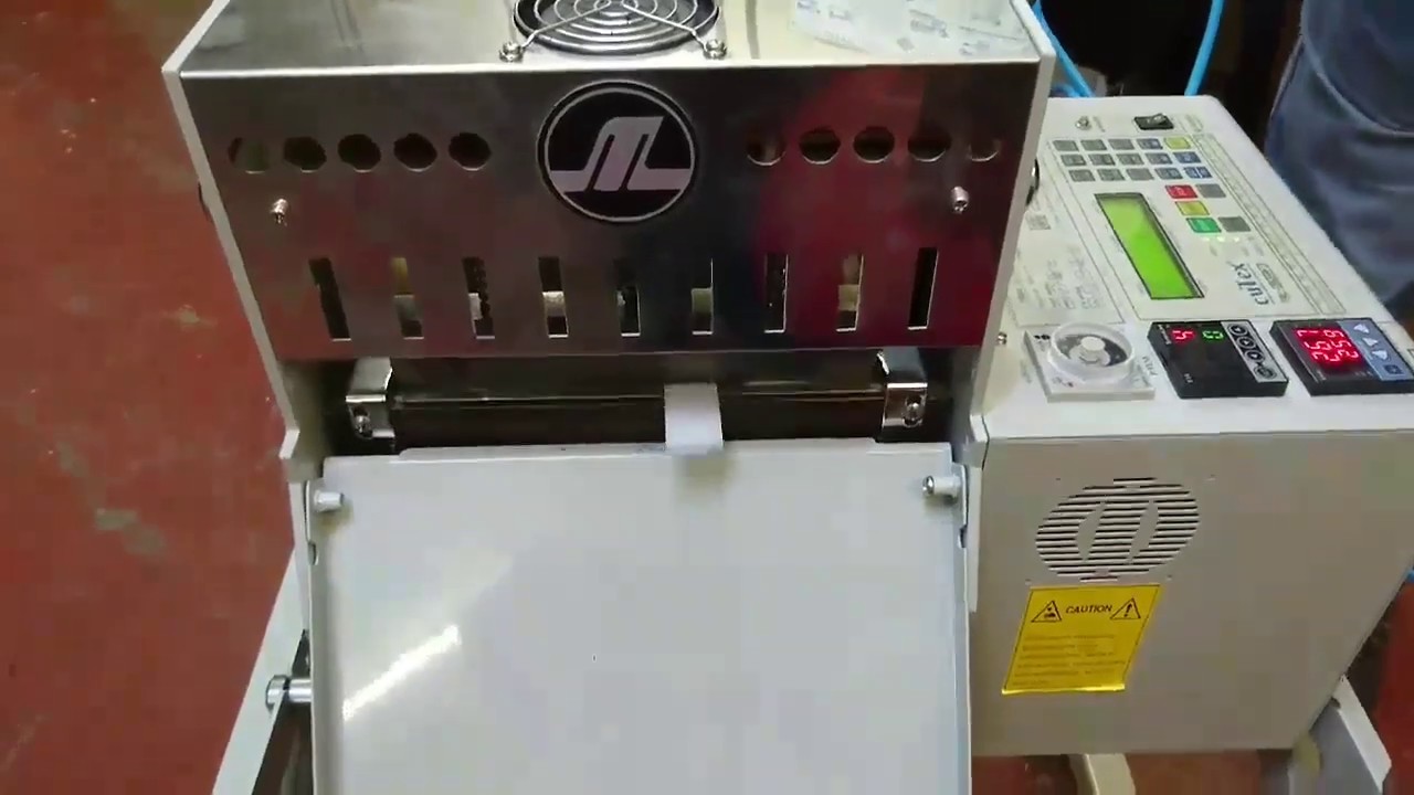 CuTex TBC 50LH/Air Automactic Cutter - Velcro Material Test