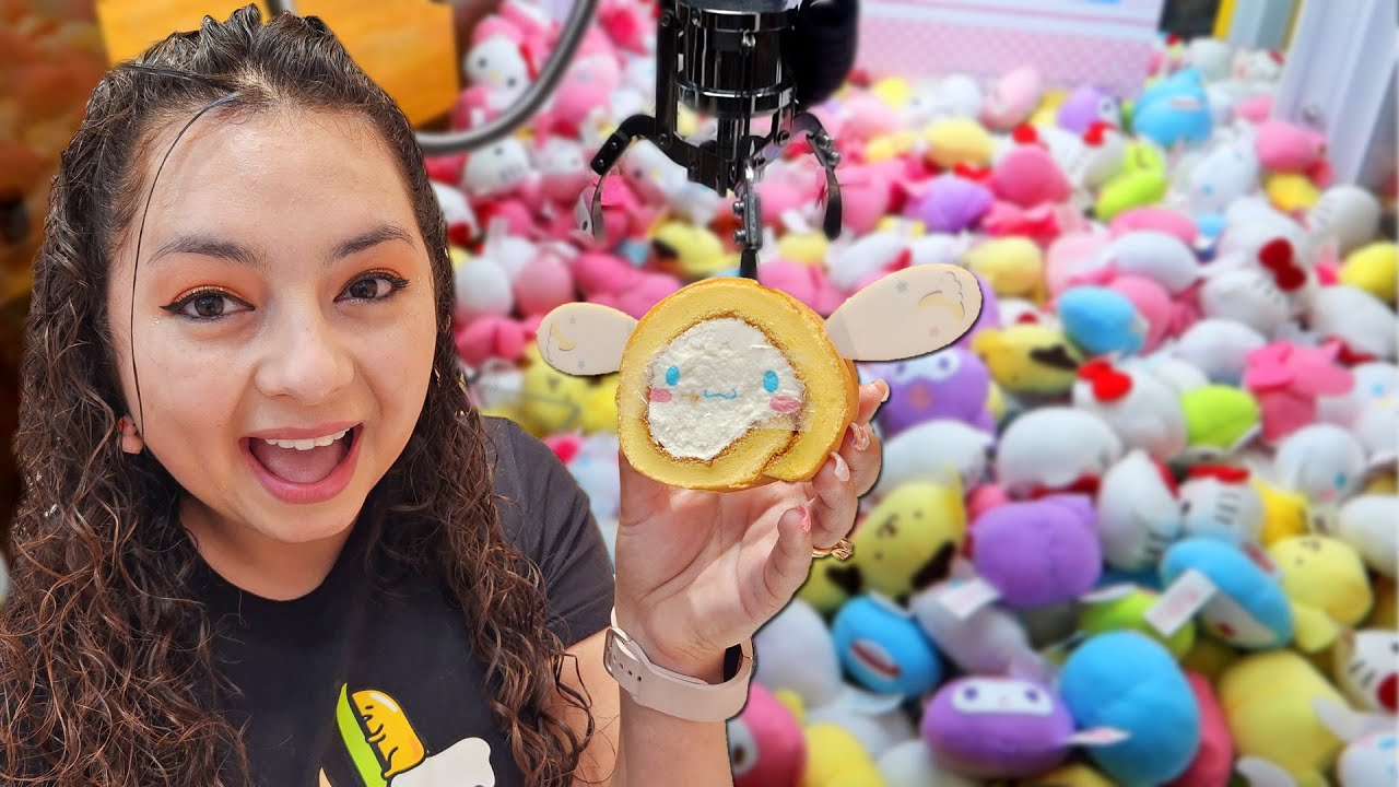 Cute Sanrio Claw machines and Sanrio Snack!