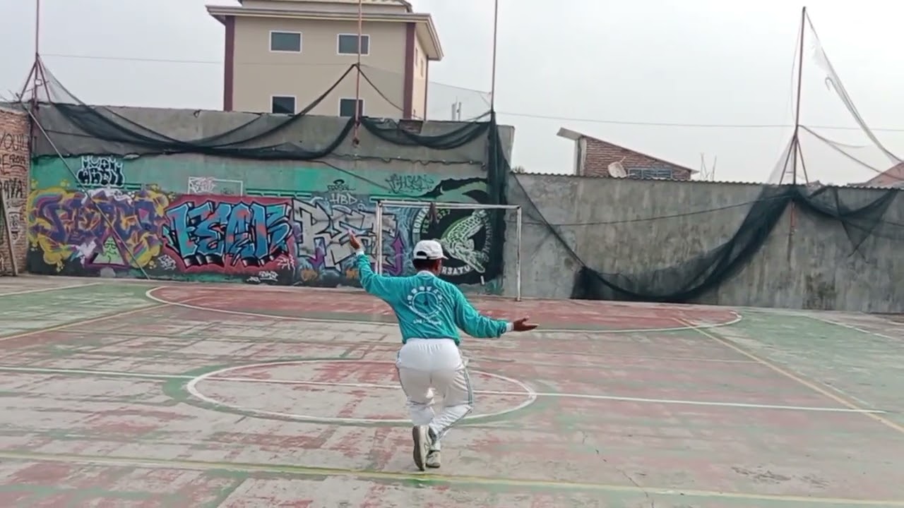 Latihan teknik gerakan menengah Tai Chi Juan 24 jurus  ala Ling Tien Kung peraga Bapak Dawi
