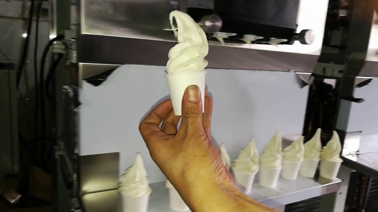 Soft Ice cream machine with air pumps, with agitator