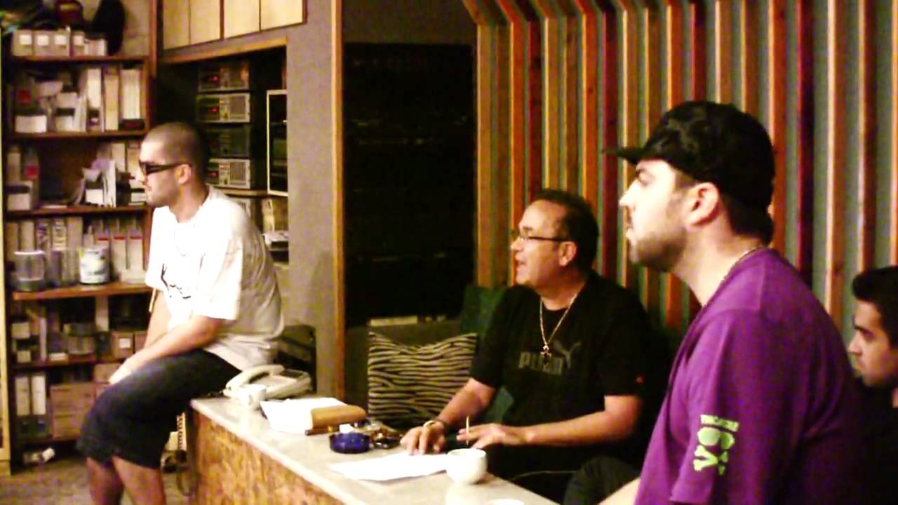 Stamatis Gonidis new song Rokades at the studio