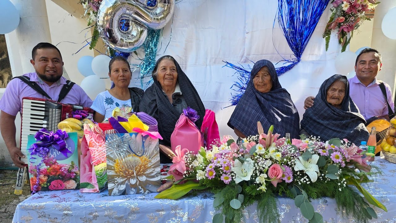 Cumpleaños de Doña Ines Cruz Rojas / Santa Cruz San Juan Mixtepec Juxtlahuaca Oaxaca México