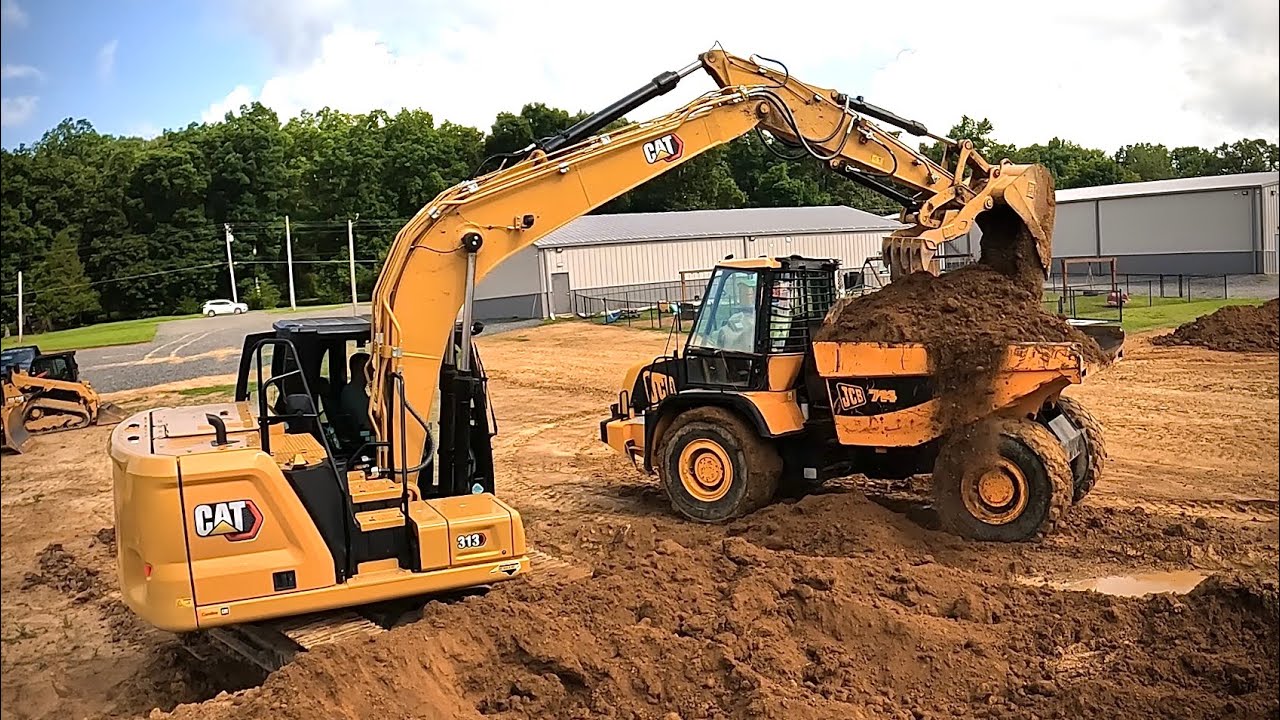 ДЕБЮТ CAT 313! СМОТРИ, КАК ЭТОТ КОШЕК КОРМИТ СВИНЬЮ… ВНЕДОРОЖНИК JCB 714 4x4