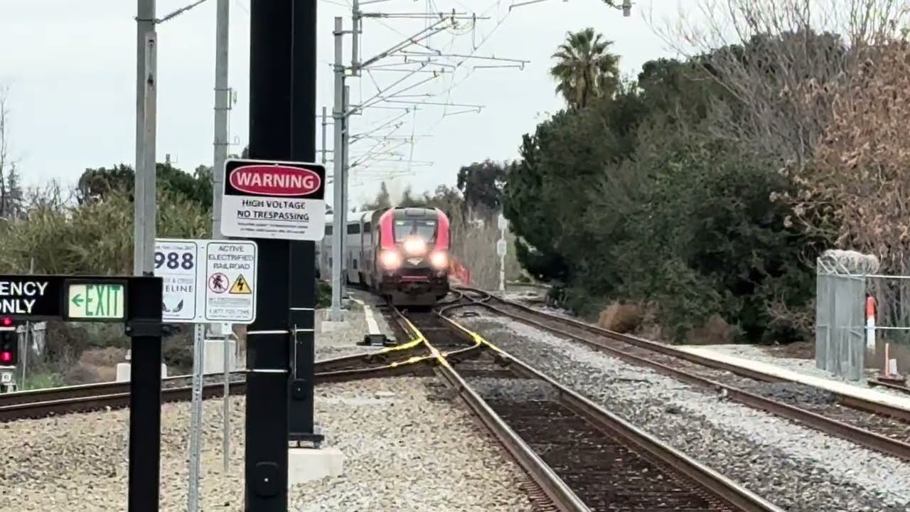Amtrak Coastarlight 11 Going by Tamien ￼station 