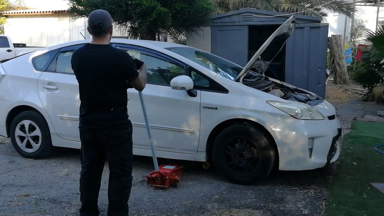 Toyota Prius  front brakes replacement