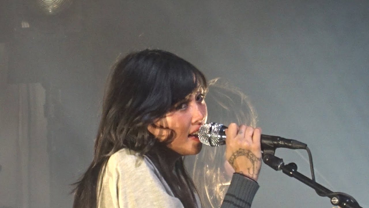 Beabadoobee - Together / She Plays Bass, Paradiso Amsterdam 25-11-2024