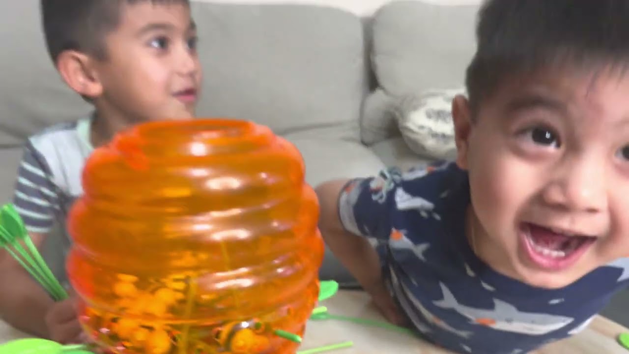 Playing Honeybee Tree by Game Zone | Family game night