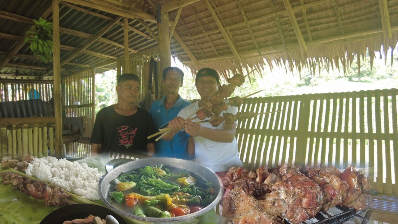 Roast Pork, Picking and Cooking fresh vegetables | Simple living in the Philippines Country side 