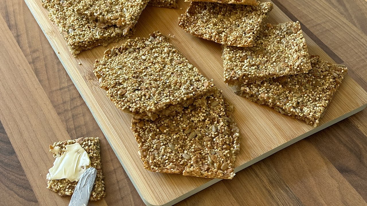 Knäckebrot mit Quinoa, Sesam, Haferflocken und Sonnenblumenkerne 💪🏻🌻🌾