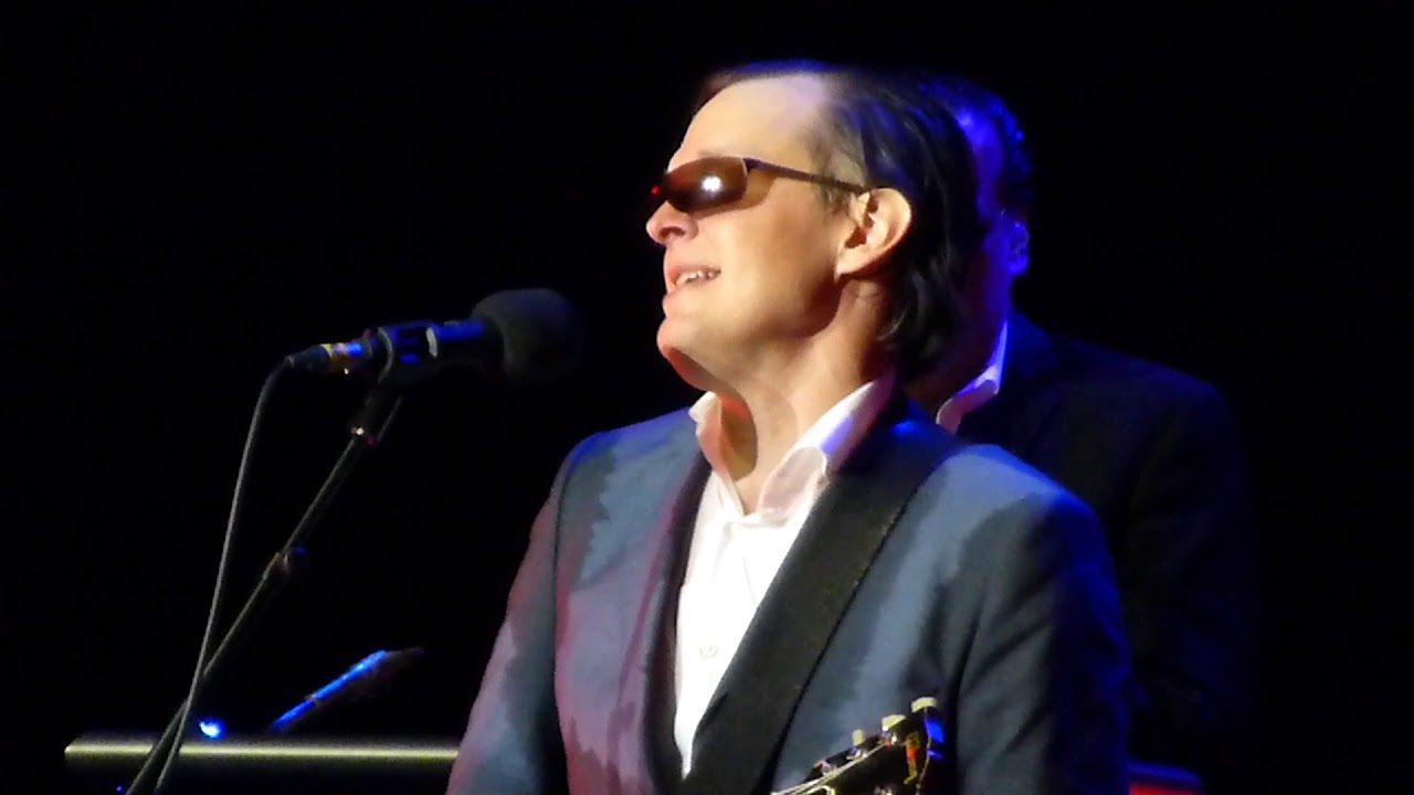 Joe Bonamassa - Breaking Up Somebody's Home - 10/23/15 Echo Arena - Liverpool, UK