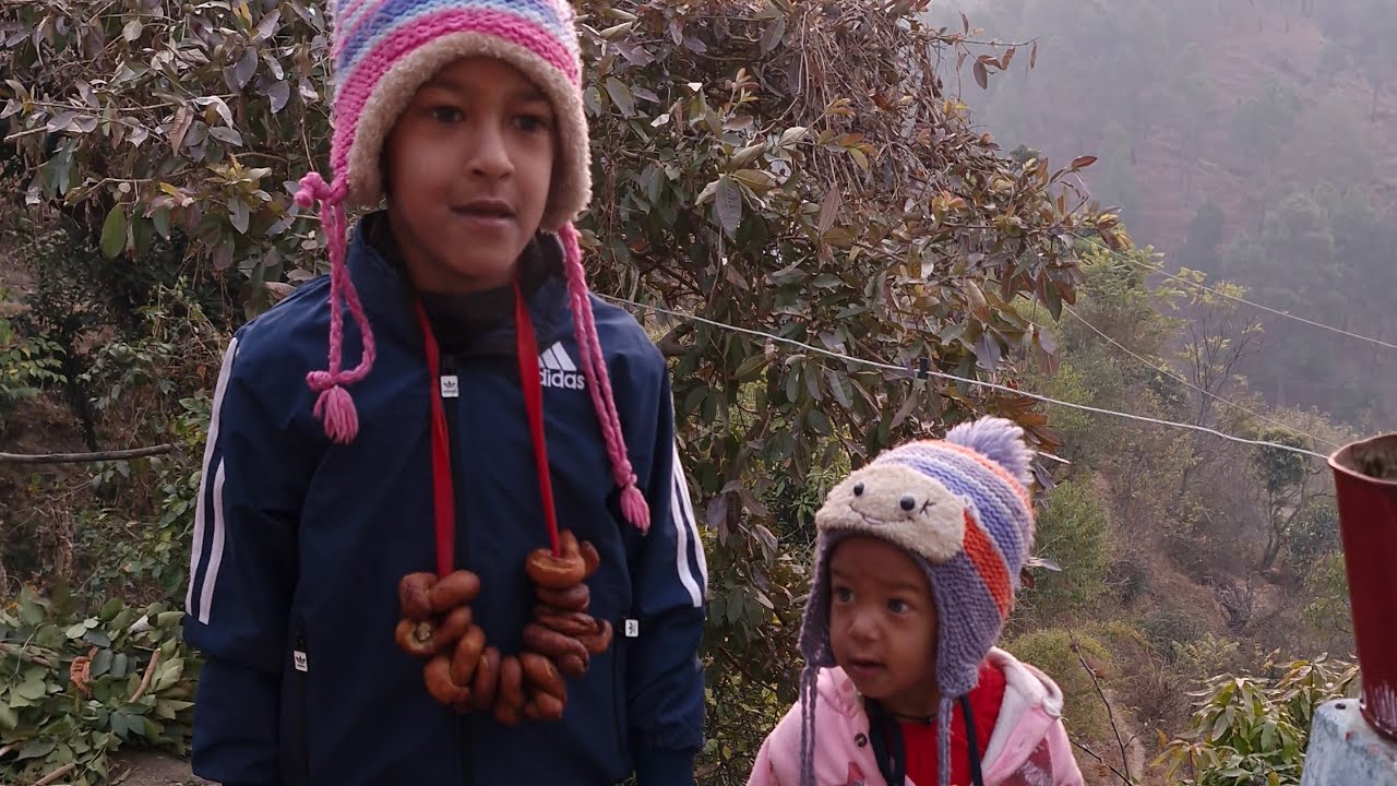 काले कौआ काले! कौवों को बुलाने की पहाड़ी परंपरा! #pahadilifestyle #vlogger #familyvlog #dailyvlogs 