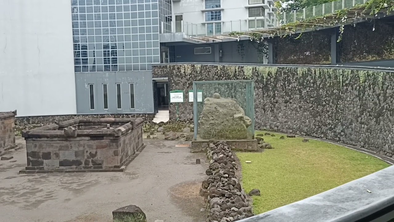 candi UII