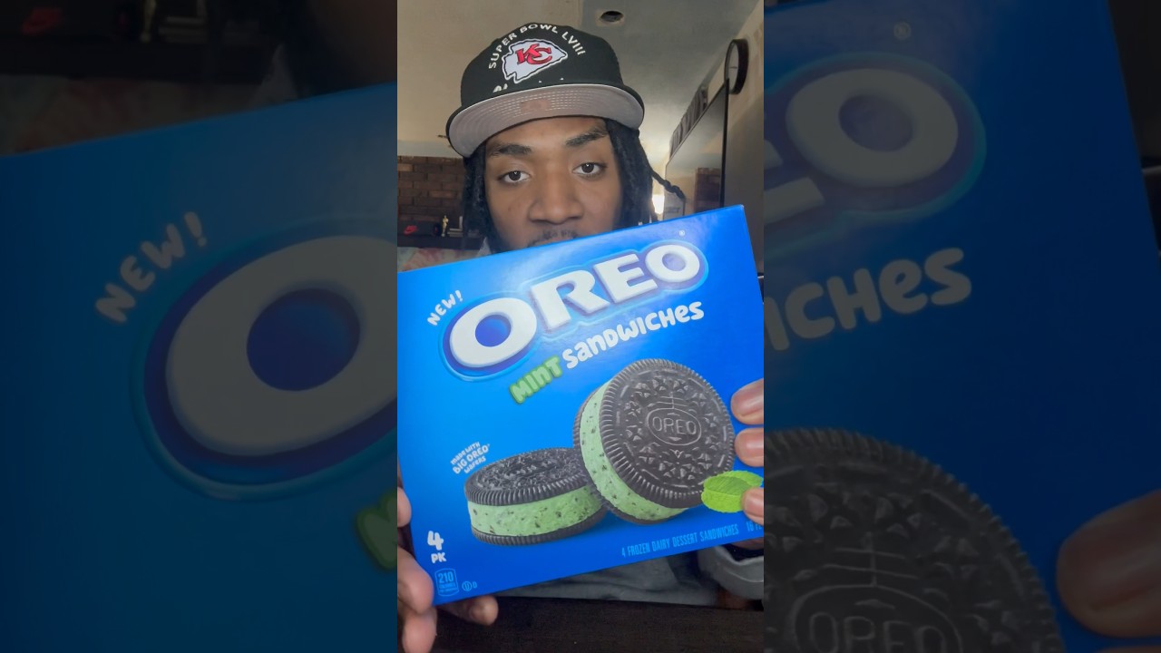 Oreo Mint Ice Cream Sandwiches🍃 #food #foodie #foodreview #oreo #icecream #mint