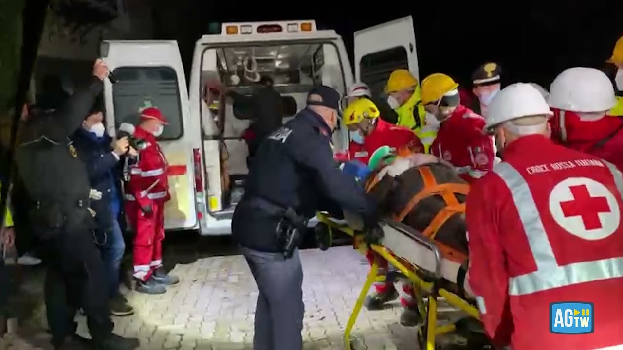 Ravanusa, donna estratta viva dalle macerie