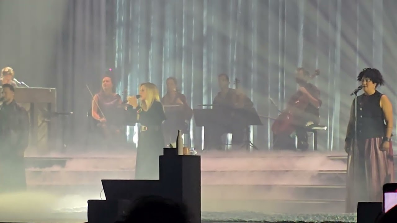 Lara Fabian  - Je suis là / Si tu m'aimes - Lara Fabian Ouverture du spectacle Amneville 04.10.2025
