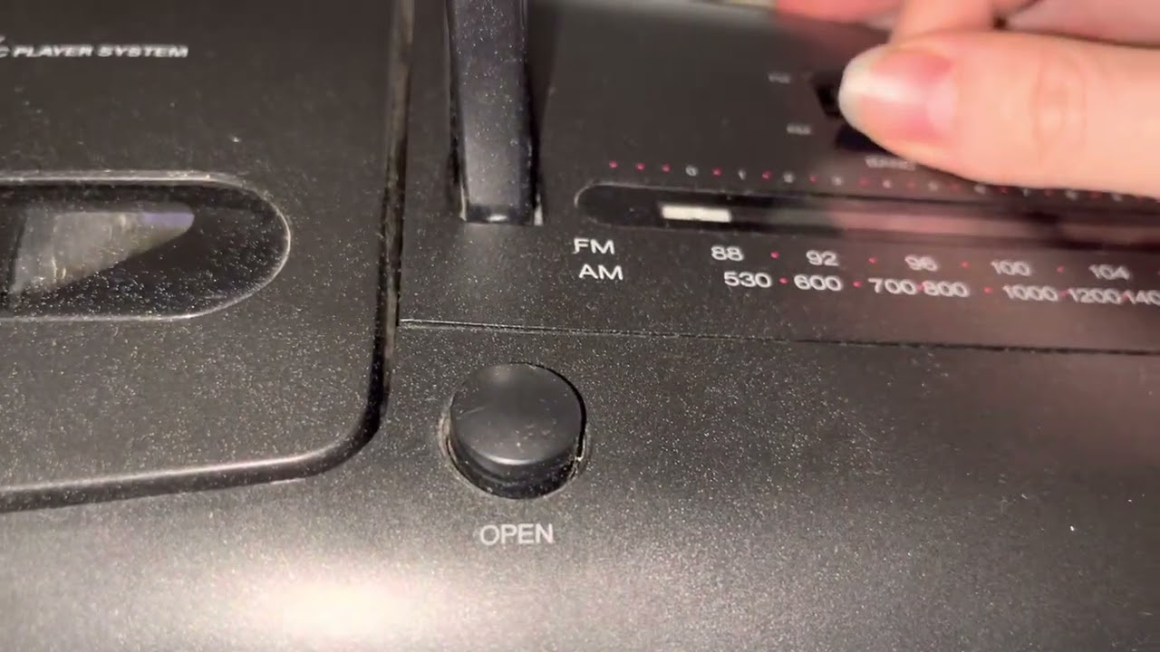 AM FM Radio tuning on GE boombox