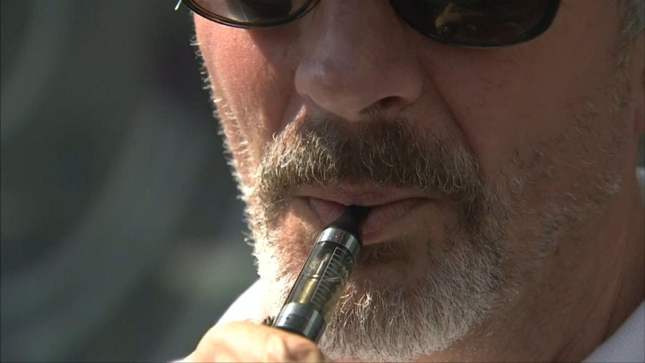 Officials announce what&rsquo;s believed to be Canada&rsquo;s first vaping-related illness