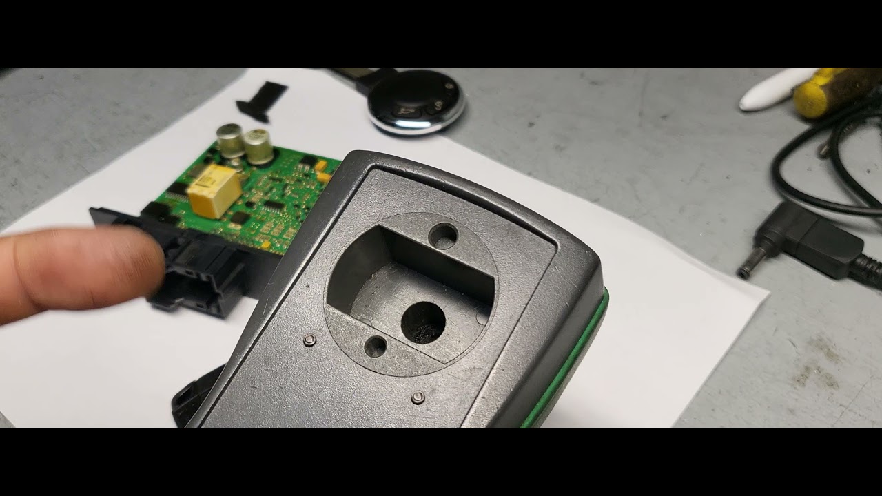 2007_2013 Cooper/BMW Cas 3 On Bench  Remote Key Programming Explain What Is The Cas Module (part 1)
