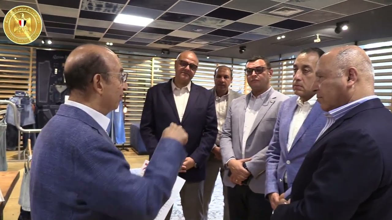 رئيس الوزراء يتفقد مصنع 