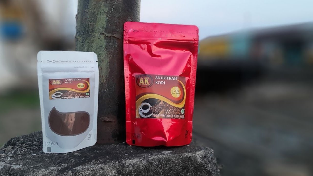 PROSES PENGEMASAN BUBUK KOPI SECARA MANUAL - KEMASAN MENINGKATKAN HARGA JUAL