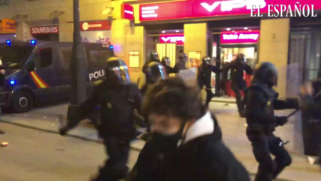Acorralan a la Policía en los incidentes ocurridos en la manifestación en apoyo a Hasel en Madrid