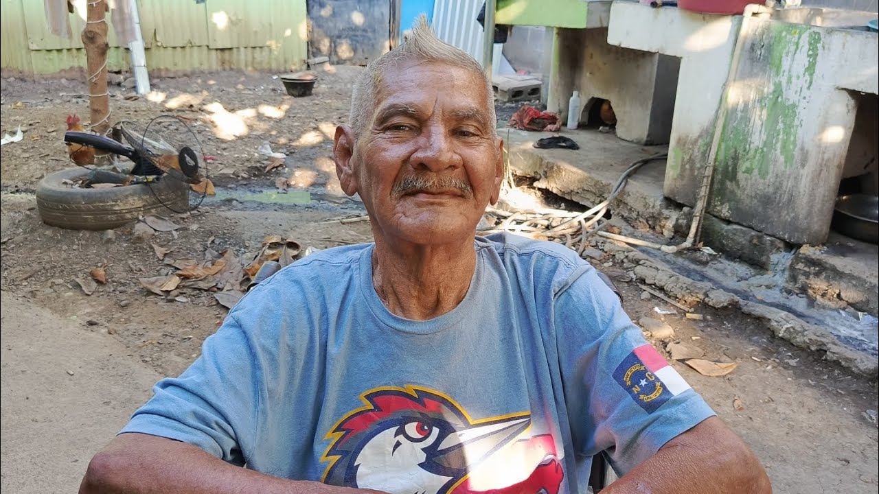 Tarzán está contento con su silla de ruedas