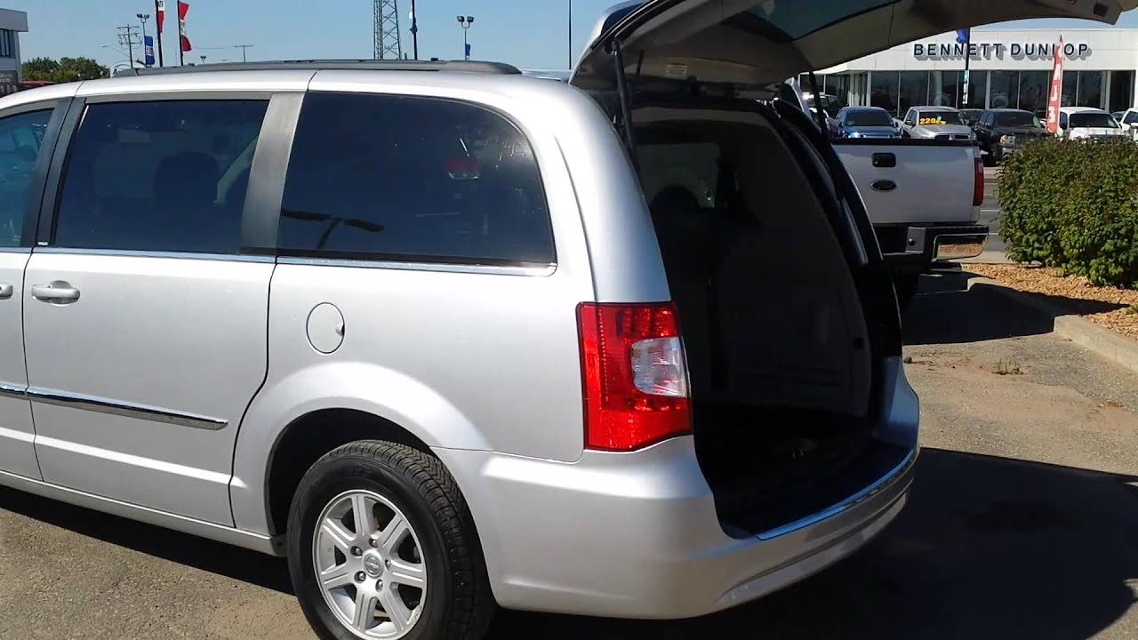 2012 Chrysler Town & Country randy@titanauto.ca