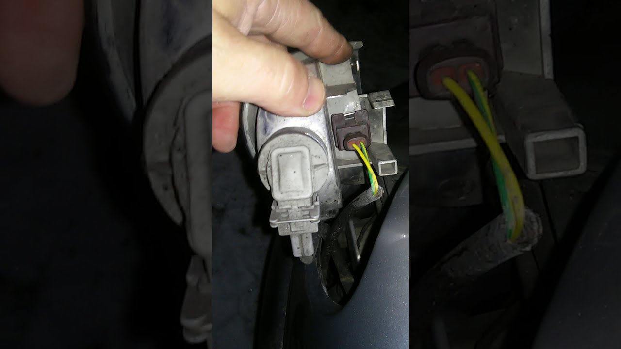Wymiana przedniej żarówki świateł pozycyjnych w Citroenie Berlingo 1,9D- rocznik 2002.