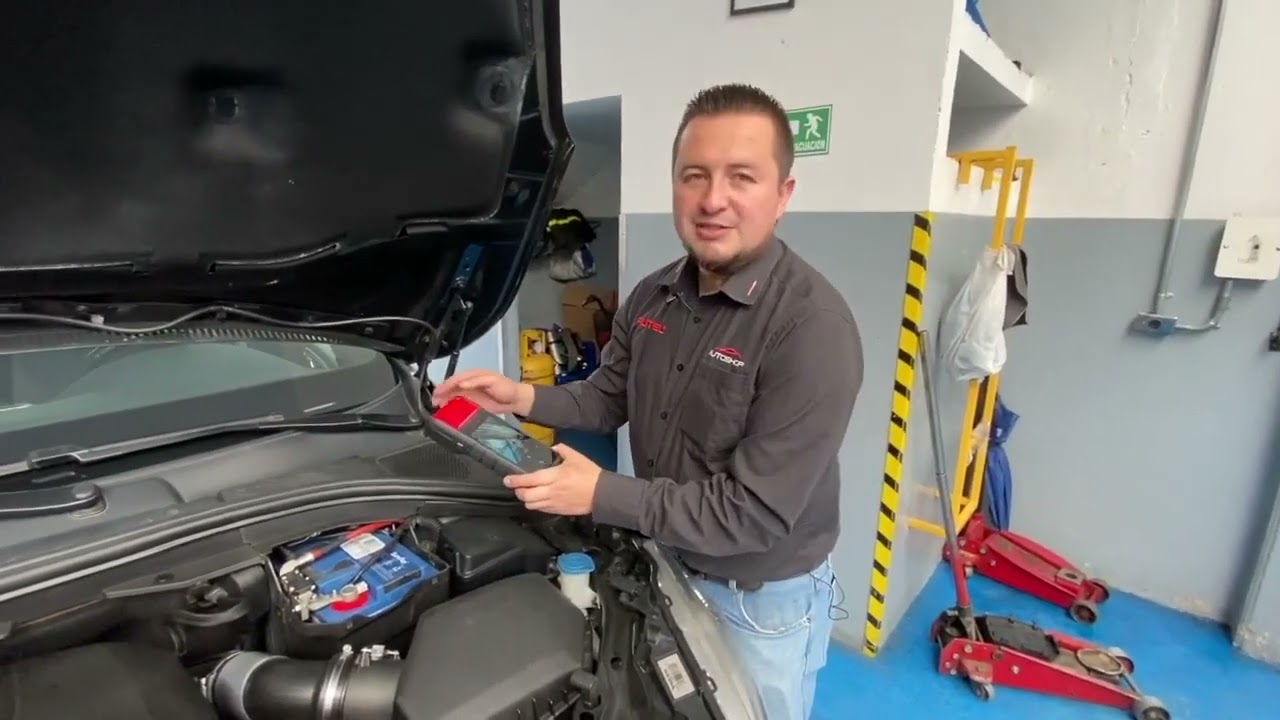 MaxiBAS BT608 es un analizador táctil de baterías y sistemas eléctricos que aplica Conductancia
