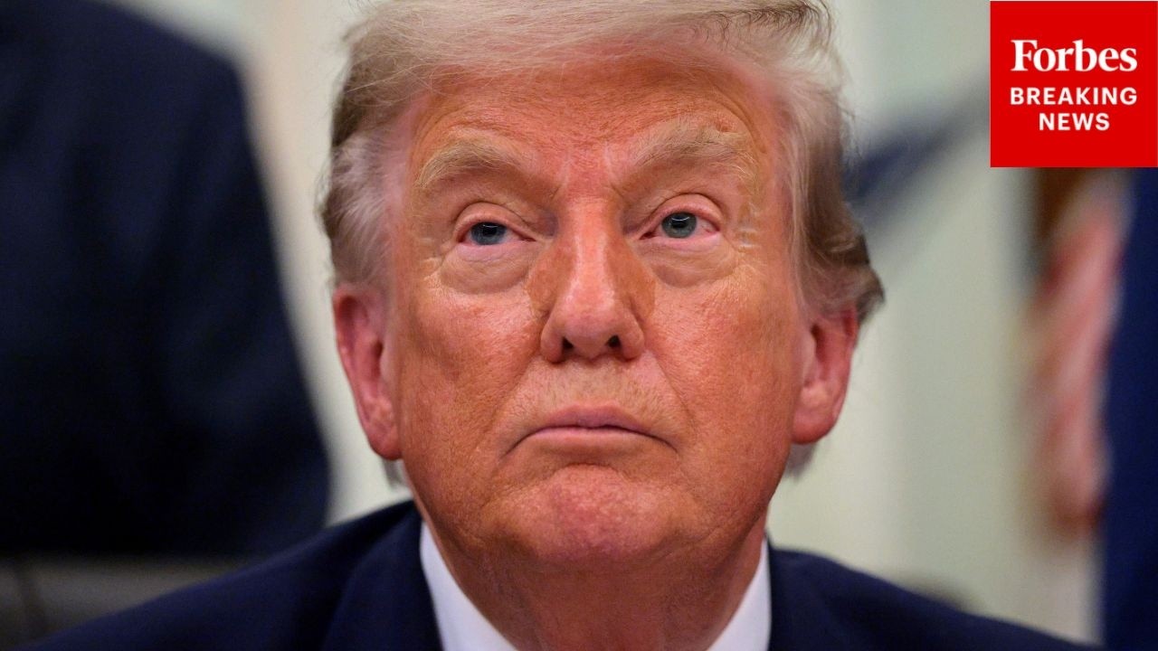 Трампа спросили об атаке на египетский СПГ-терминал: &laquo;Есть ли признаки причастности Ирана?&raquo;