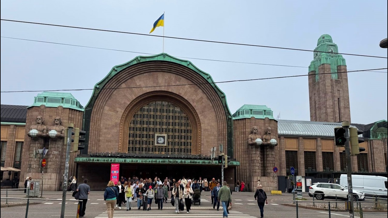 🇫🇮 Гельсінкі. Український вокзал. Футуристична бібліотека. Zentralbahnhof. Futuristische Bibliothek.