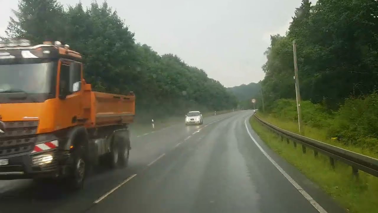 Fahrt nach Marsberg im Sauerland/ Hochsauerlandkreis im Bundesland Nordrhein-Westfalen/ Deutschland