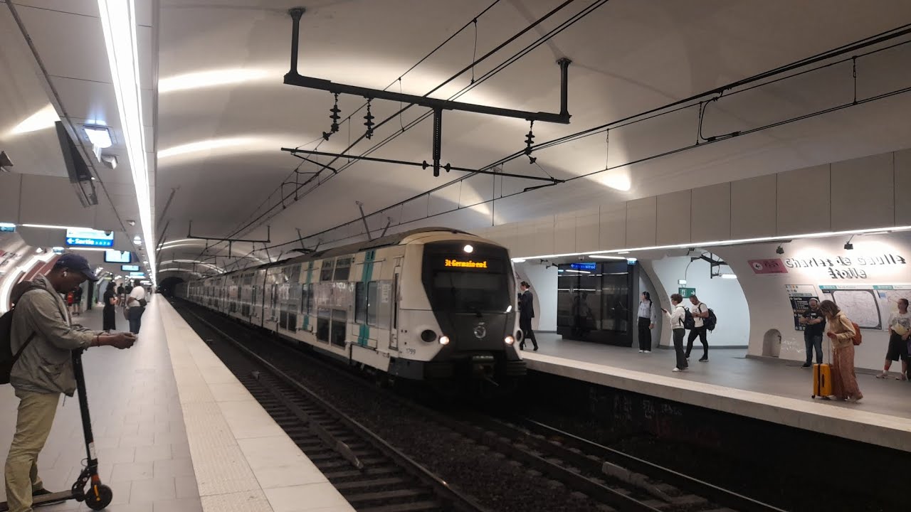 RER A à Charles de Gaulle Étoile - MI2N A & MI09.