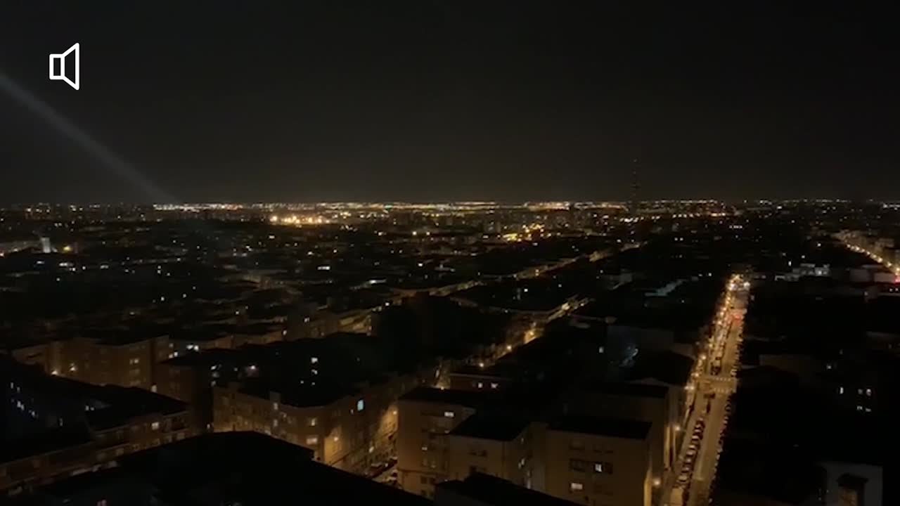 Aplausos a los sanitarios en los balcones de España