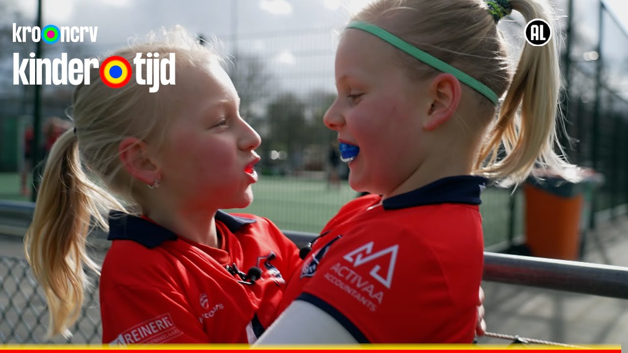 Besties Roos en Isa kunnen bijna niet stoppen met lachen | Besties | Kindertijd KRO-NCRV