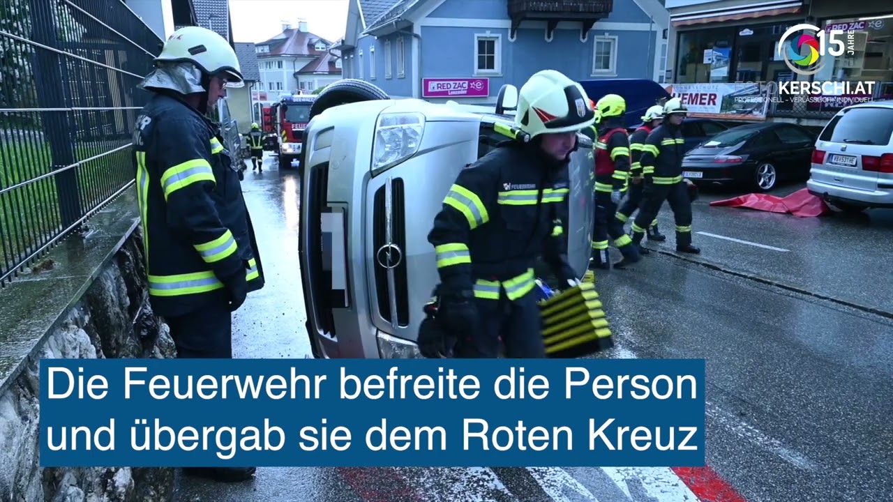 Unfall in Sch&ouml;rfling, Auto in Seitenlage zum liegen gekommen