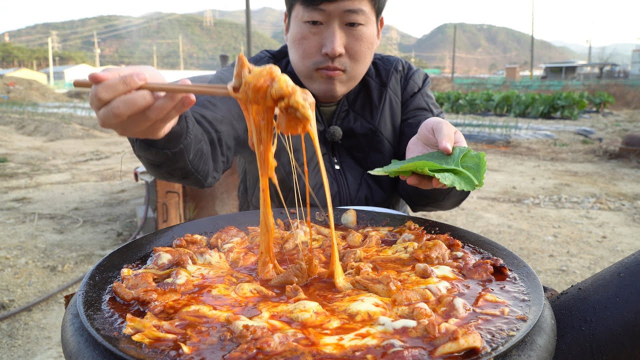맵단짠 맵단짠!! 치즈 듬뿍 솥뚜껑 치즈 닭갈비 (Spicy Stir-fried Chicken with Cheese!) 요리&먹방!! - Mukbang eating show