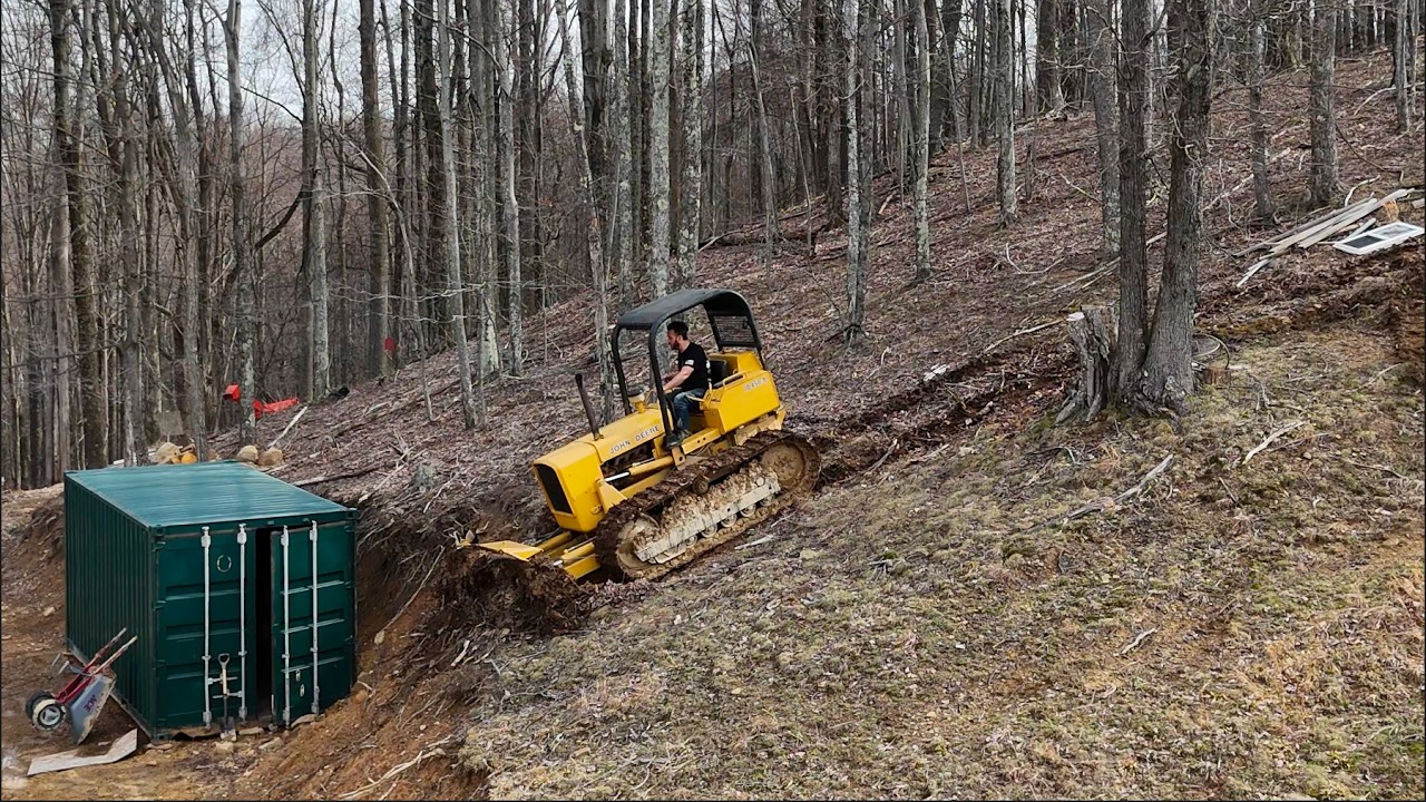 Преодоление склона и борьба с грязью. | Старая техника John Deere. Бульдозер 450B, экскаватор-пог...