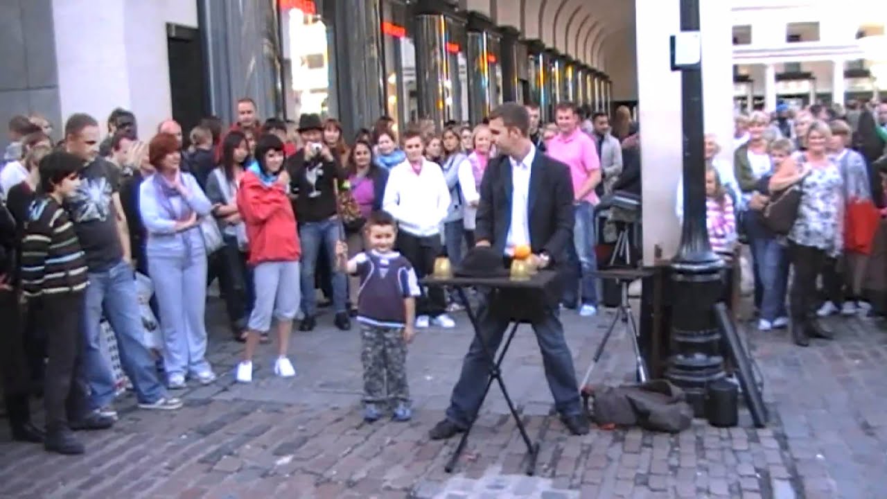 Comedian Magician Street Performer at Covent Garden part 3/3 (HD)
