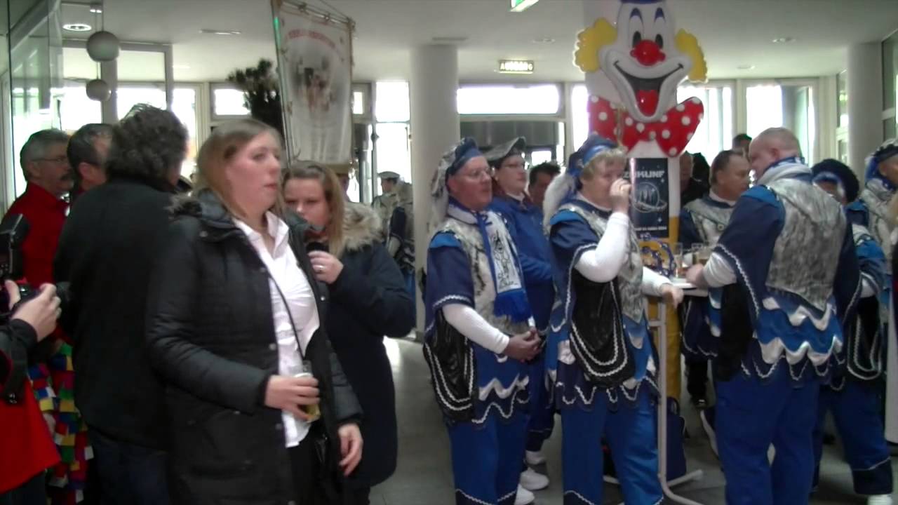 Niehler Dreigestin zu Besuch im Bezirksamt Nippes