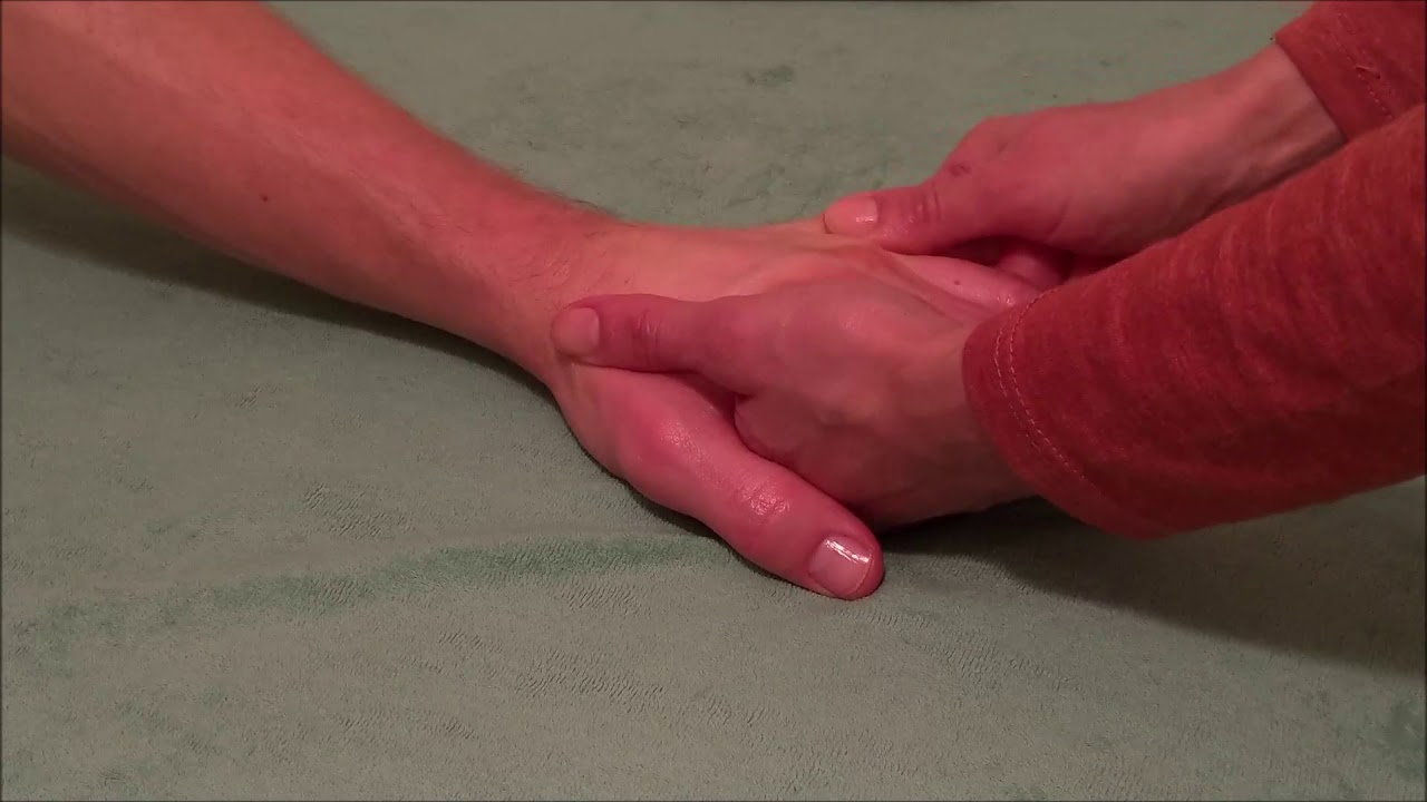 Wohltuende Handmassage - einfach und effektiv im Alltag Ruhe und Entspannung finden