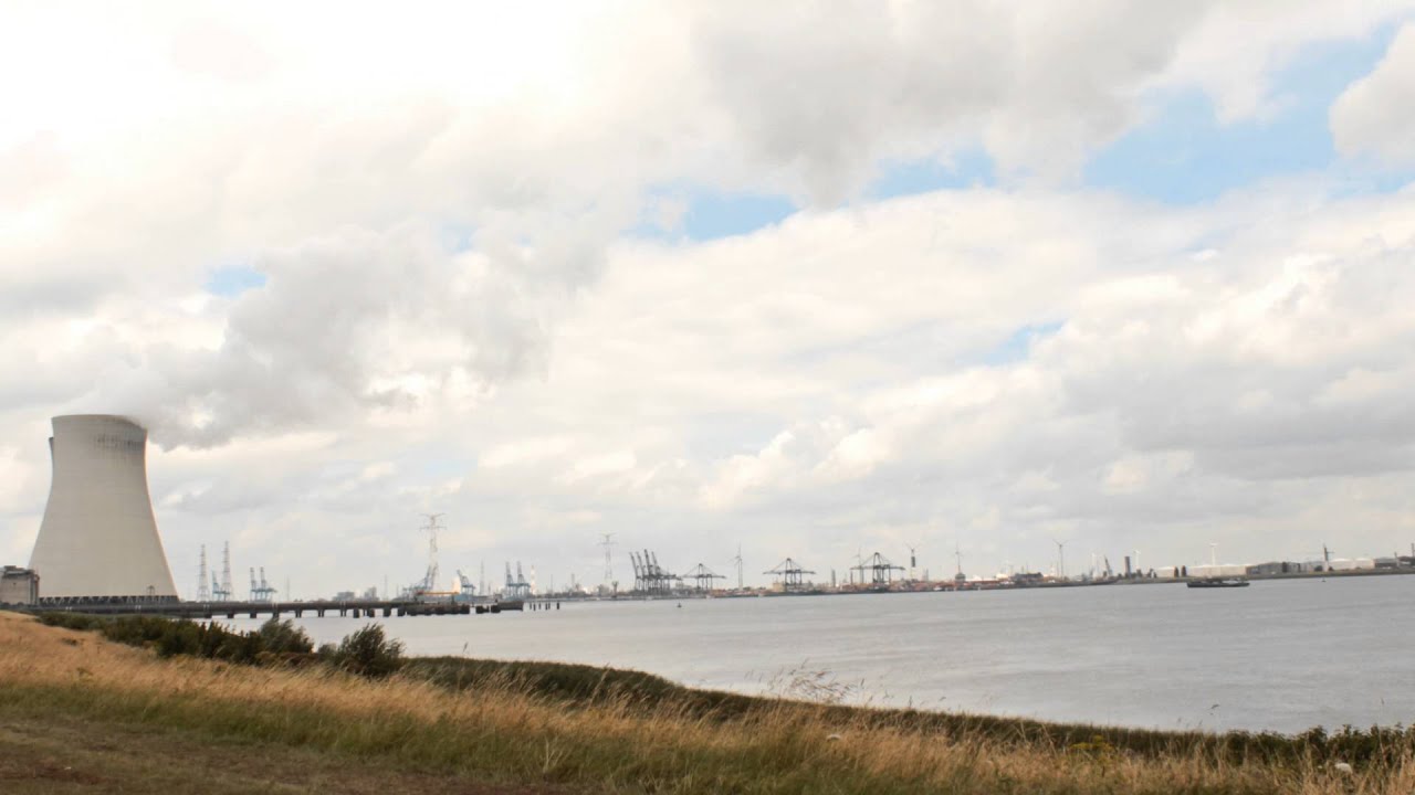 Time Lapse - Port of Antwerp l Doel Nuclear Power Station (Canon T3i / 600D)
