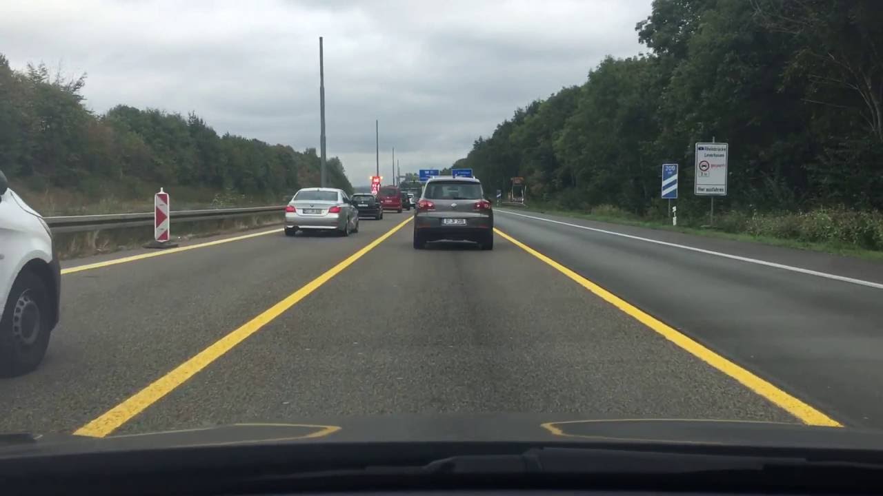 A1 Autobahn Leverkusener Brücke mit Schranke und Gewichtskontrolle