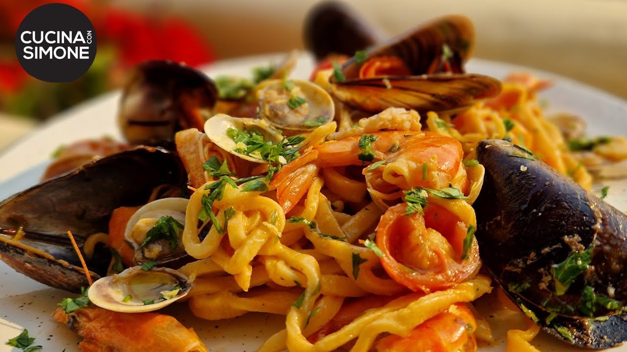 Tonnarelli allo Scoglio - La ricetta tradizionale estiva famosa in tutto il mondo.