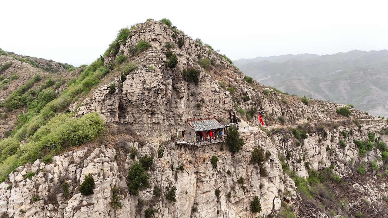 山西大山上發現一棟房子，竟然建在懸崖峭壁上，3位老者在裡面一起下棋上千年，看看他們到底是誰？
