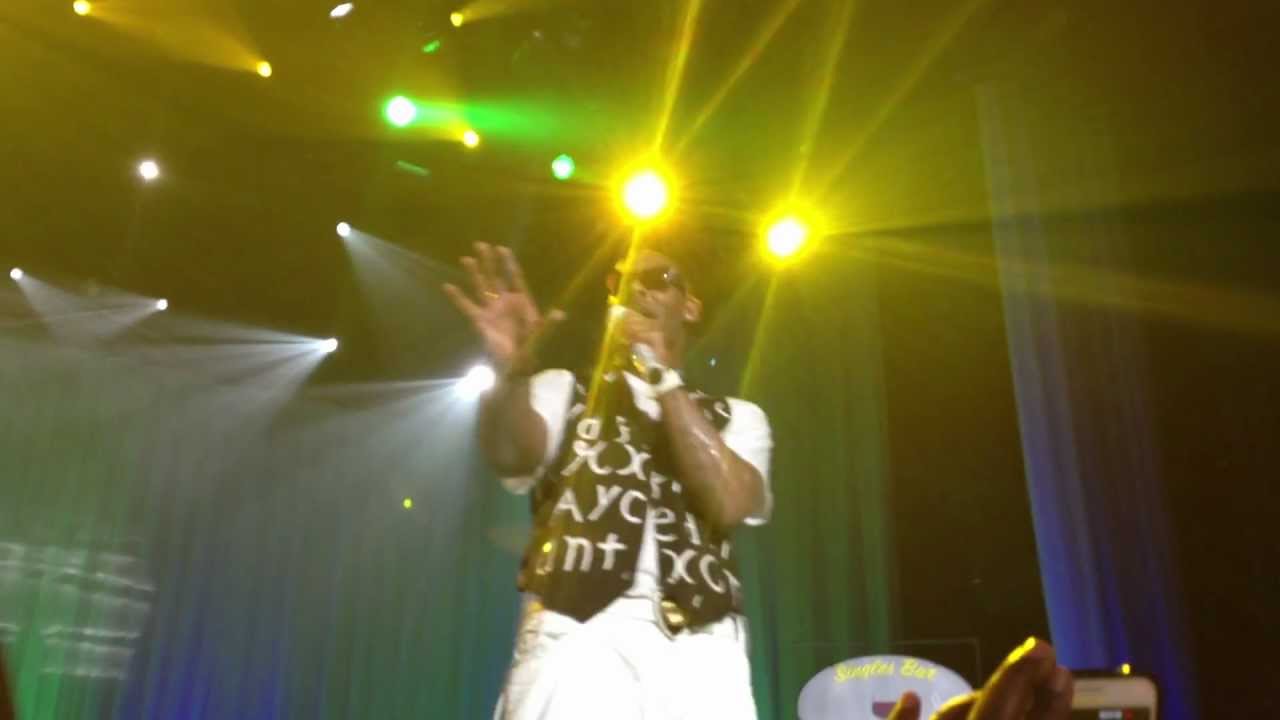 R. Kelly - Cage Skit w/ Kitti Jones & Green Light - Columbia, SC 10/14/2012 - Township Auditorium
