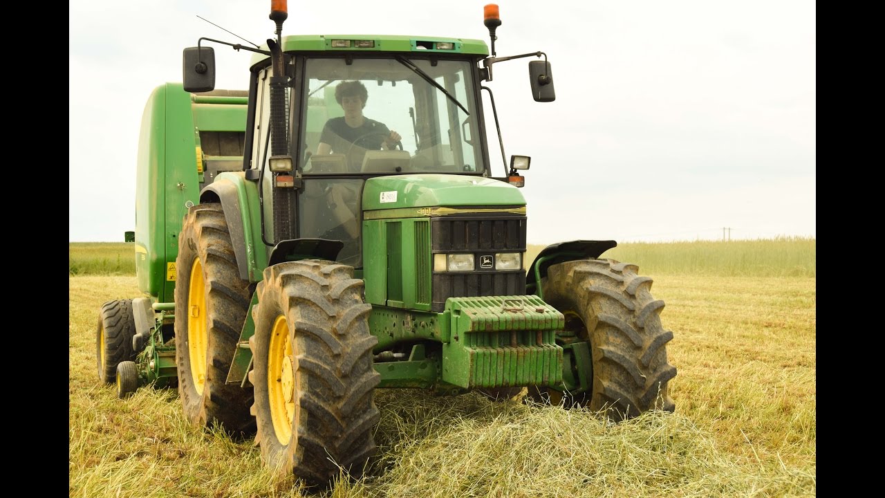 John Deere 6900 | John Deere 854 | Pressage de tréfle 2016