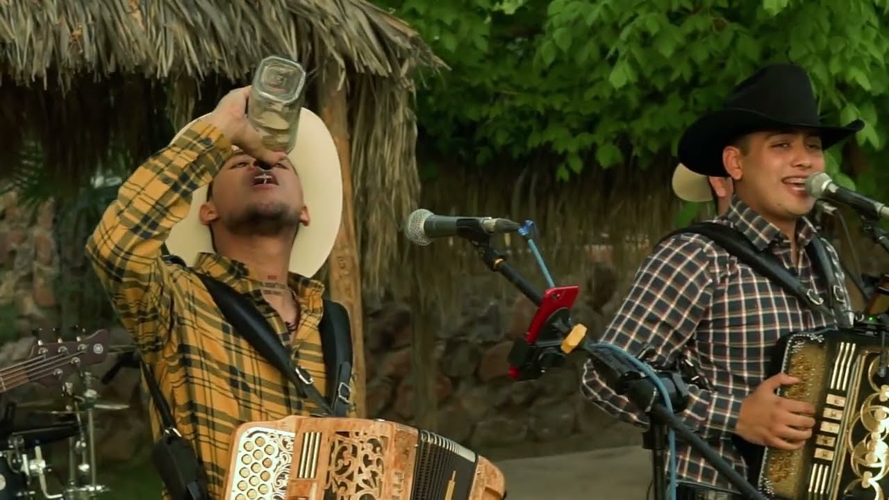 La Exigencia ft Nuevo Estilo de Chihuahua - Suena La Banda ( en vivo )