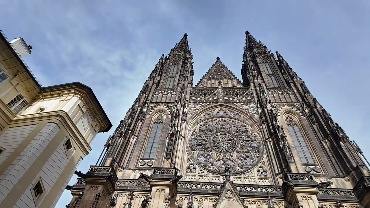 Explore the amazing CITY OF PRAGUE in Czech 🇨🇿