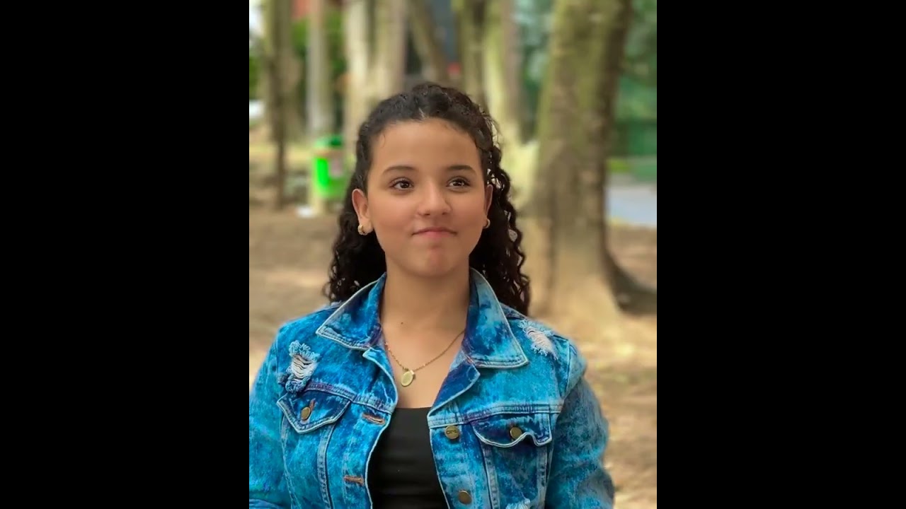 NIÑA ESPÍAba. SU madrastra